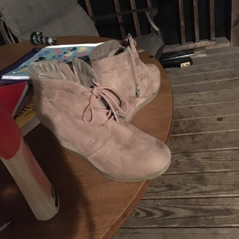 Shoes - Picture 3 of 4
